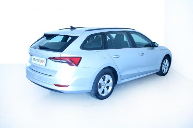Škoda Octavia 2.0 TDI EVO EXECUTIVE DSG Full Led/ Parking Distance /Adaptive Cruise Control - Foto 4