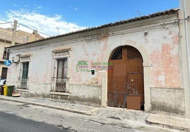 Rif: 2311 - Comiso – Casa indipendente da ristrutturare con possibilità edificatoria in posizione centrale