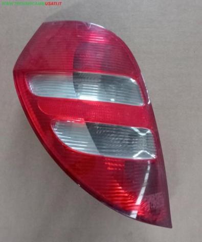 FANALE POST.SX ROSSO / BIANCO MERCEDES Classe A (W169/C169) A1698200364 L  Parti elettriche  Fanaleria  Fanali  Fanale post. sx. MERCEDES - Classe A -