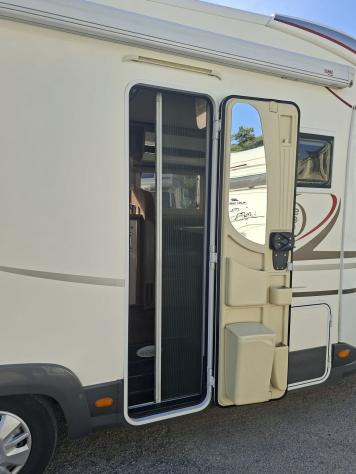 CAMPER ELNAGH DUCATO SEMINTEGRALE 6 POSTI SEMIDINETTE BASCULANTE LETTO MATRIMONIALE GARAGE CLIMATIZZATORE FOTOVOLTAICO CAMPEGGIO USATI GENERALI 1714 - Foto 5