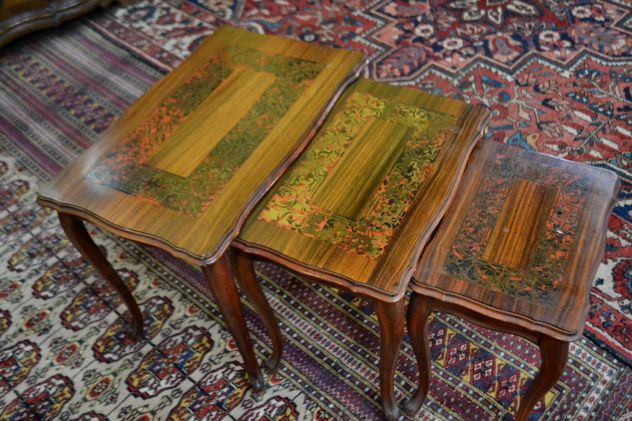 Set di tavolini a incastro stile Luigi XV con intarsio stile Boulle - Foto 5