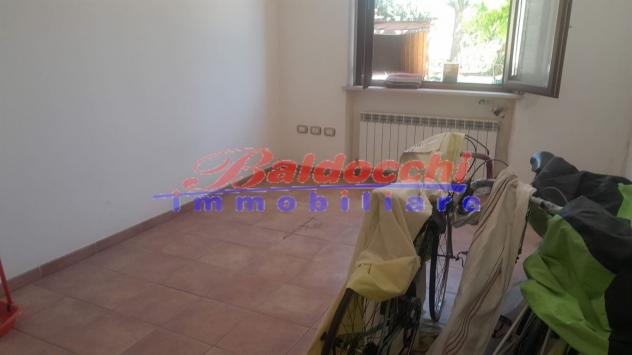 Carrara di Fano, in trifamiliare, appartamento indipendente al piano terra con scoperto. - Foto 8