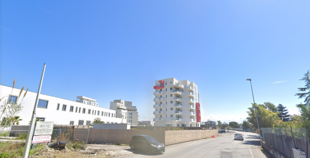 SALERNO-ZONA ARECHI- LOCALE IN AFFITTO CON TERRAZZO E VETRATE - Foto 10