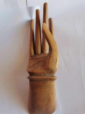 MANO ( IN LEGNO MASSELLO )