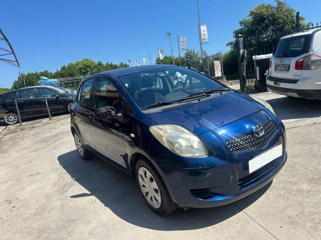 TOYOTA - Yaris - 1.0 5p. - Foto 4