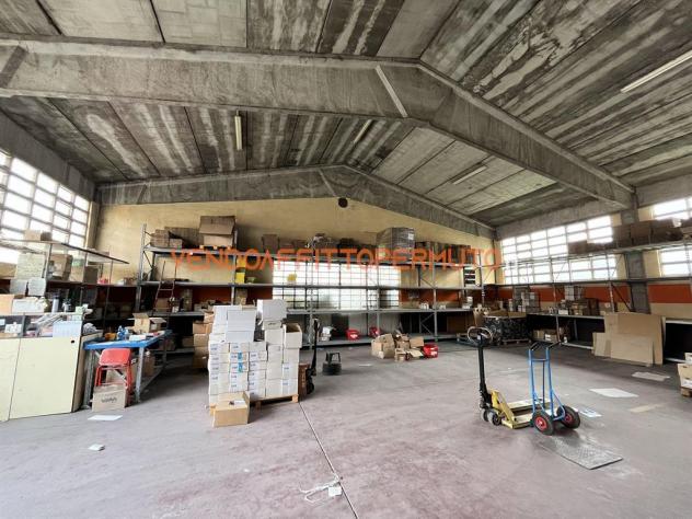 MAGAZZINO CON NEGOZIO-UFFICIO ED AREA DI PERTINENZA - Foto 12