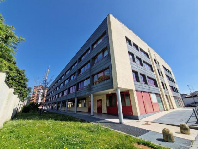 Immobile di 240 m² con 1 locale in affitto a Pero