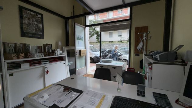 negozio in via fabio severo, con presunta fattibilità di garage - Foto 4