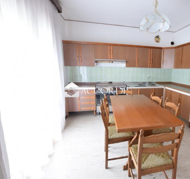 CASA INDIPENDENTE di 4 vani e di 196 mq (ASOLO) rif. BL072S