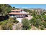 Villa panoramica con due appartamenti e terreno a Cugni, Noto