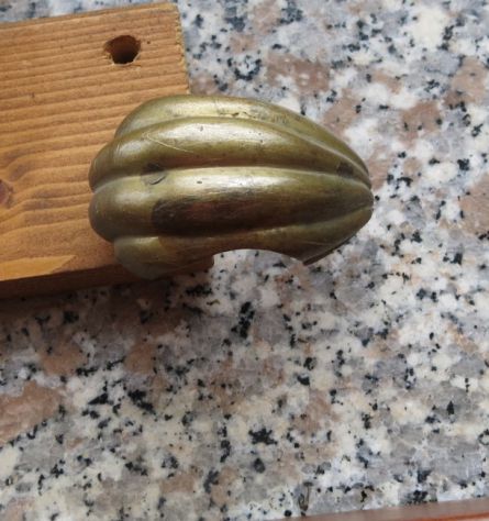 ANTICA MANIGLIA PARTICOLARE IN OTTONE PIENO - CREDO FOSSE PER APRIRE CON UN DITO