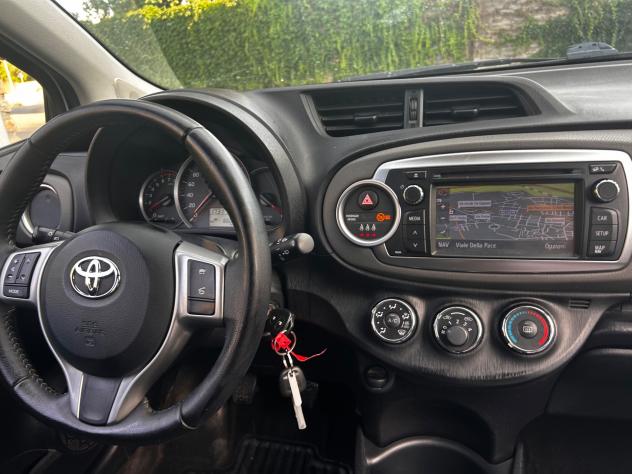 Toyota Yaris 1.0 5 porte Lounge - Foto 9