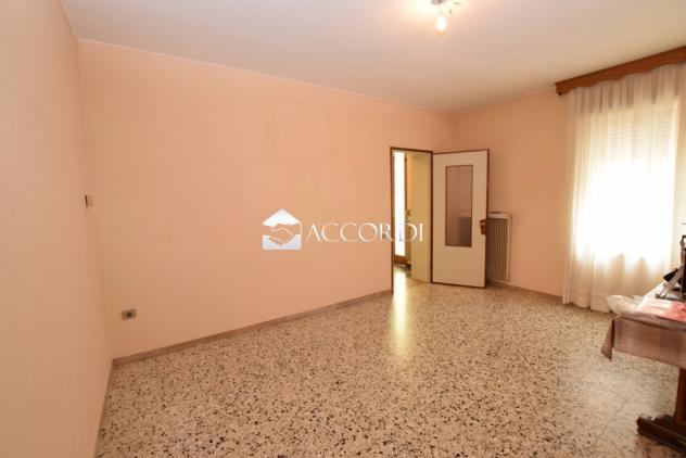 VILLA A SCHIERA di 7 vani e di 250 mq (VOLPAGO DEL MONTELLO) rif. RS677
