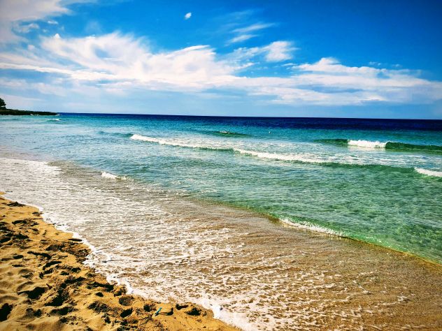 SALENTO-CASA CLIMATIZZATA E INDIPENDENTE 190m SPIAGGIA 8p. LIDO MARINI