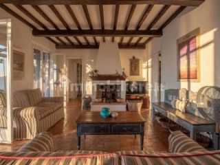 Bellissimo Casale fronte mare con quota mare (6 p. l.)