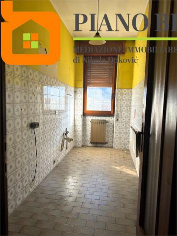 V000476 - BILOCALE DA RISTRUTTURARE CON NEGOZI SOTTOSTANTI - Foto 8