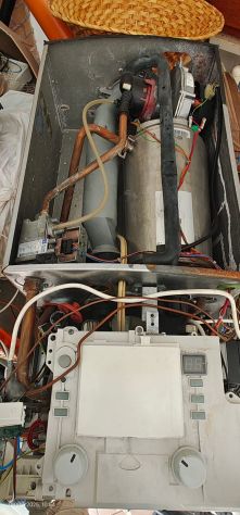 caldaia Junker Cerapur 28 Kw per ricambi NON FUNZIONANTE - Foto 2