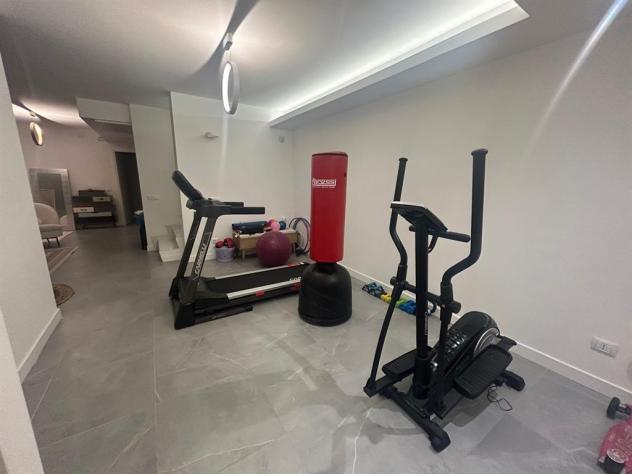 Mezzocamino, in contesto signorile, Villa di oltre 200 mq con piscina a sfioro, box e tre posti auto. - Foto 10