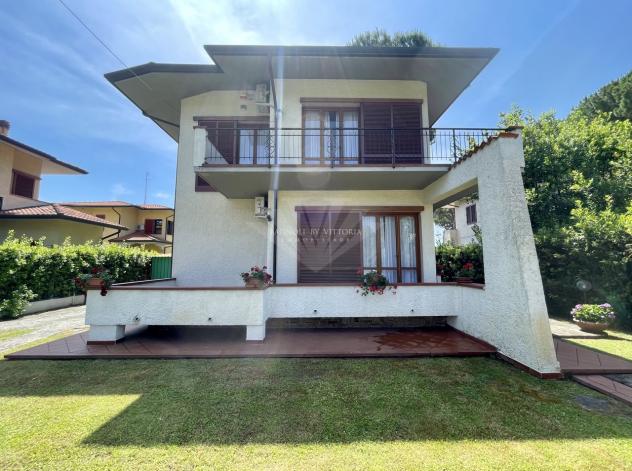 VILLA di 9 vani e di 150 mq (PIETRASANTA - Marina) rif. 1086/A - Foto 4