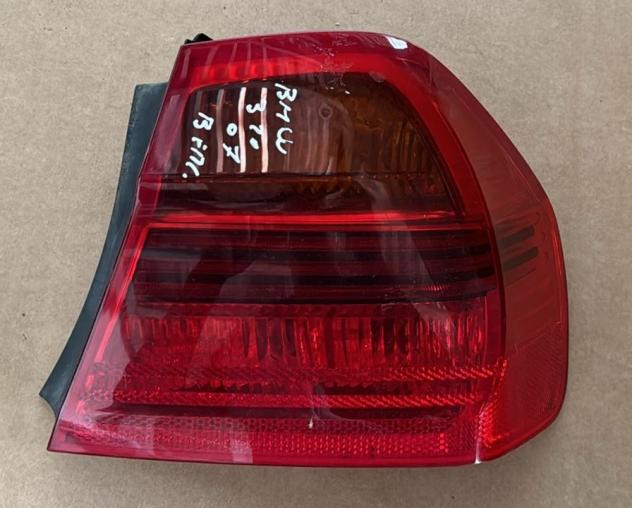 FANALE POST. DX (parte est.) 999-U1293804 Parti elettriche  Fanaleria  Fanali  Fanale post. dx. BMW - SERIE 3 E90 4 PORTE - 2005  2008