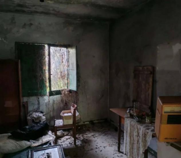 Immobile in asta di 320 m² con più di 5 locali e box auto in vendita a Pignataro Interamna - Foto 2