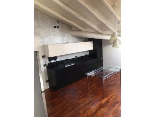 Ad Almenno con due camere con posto auto privato