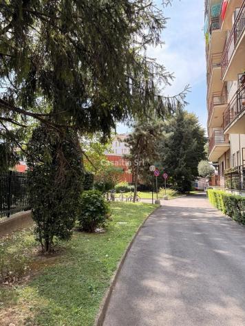 Stanza matrimoniale in trilocale ristrutturato, con aria condizionata e balcone disponibile da subito - Foto 8