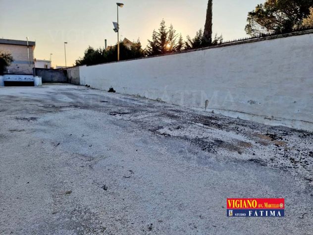 FITTASI - VIA CASTELLUCCIO - SEMINTERRATO MQ. 315 + PIAZZALE MQ. 500. - Foto 3