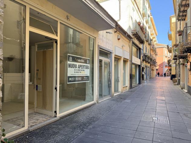 1 Vetrina in affitto a Potenza