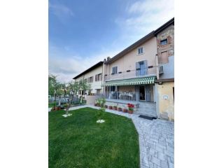 ampio quadrilocale con giardino privato e doppio ingresso