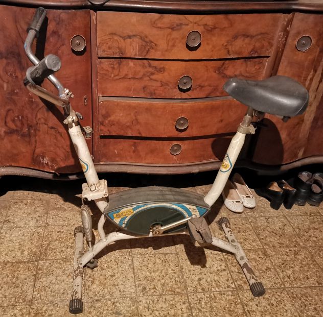 Cyclette con manubrio oscillante