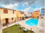 Trilocale Ristrutturato al Piano Terra con Giardino e Piscina