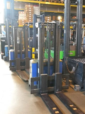 Compro transpallet muletto carrello elevatore stoccatore anche da riparare
