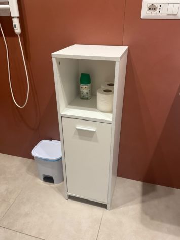 Mobiletto bagno bianco con anta e vano a giorno – Ottime condizioni - Foto 2