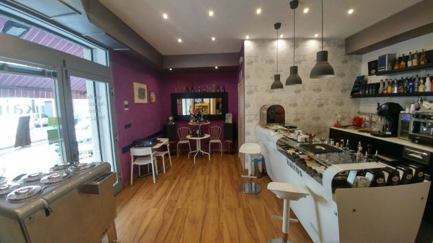 bar/enoteca completa di attrezzature e dehors