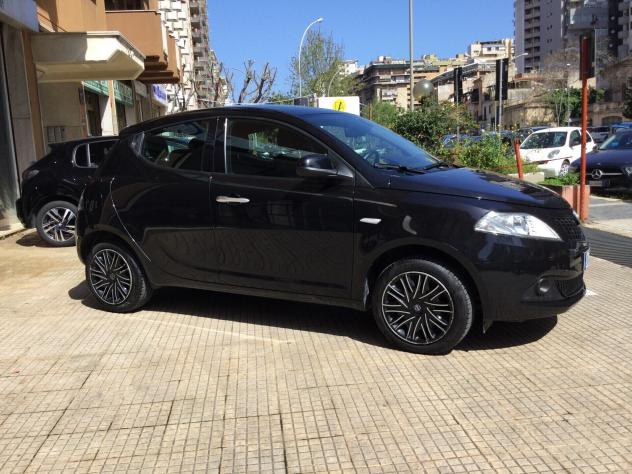 Lancia Ypsilon 1.0 FireFly 5 porte S&S Hybrid Gold - Foto 10