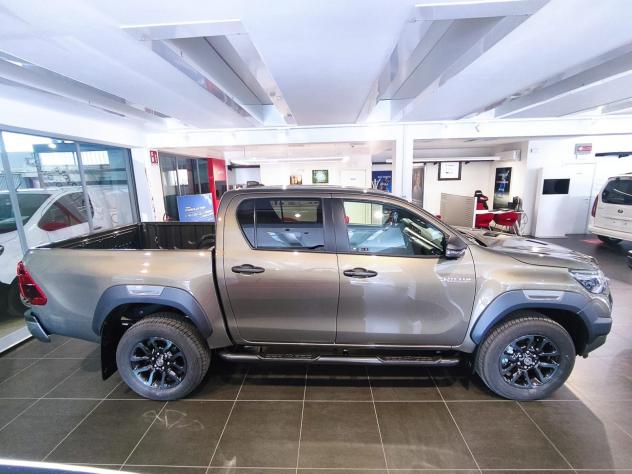 Toyota Hilux 2.8 D-4D A/T 4WD 48V 4 porte Double Cab Invincible - Foto 5