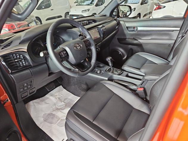 Toyota Hilux 2.8 D-4D 48V A/T 4WD DC Invincible - Foto 9