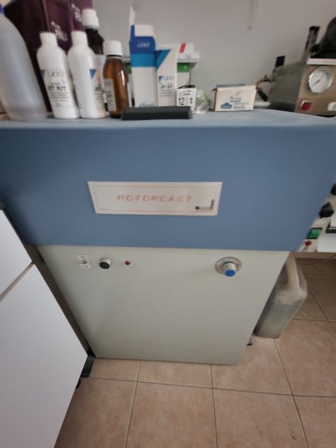 Vendesi  attrezzature per laboratorio odontotecnico - Foto 2