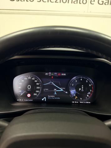 Volvo XC40 1.5 T2 Geartronic Momentum Core Neopatentati 10/2021 - Foto 8