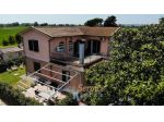 Casale con terreno e fotovoltaico