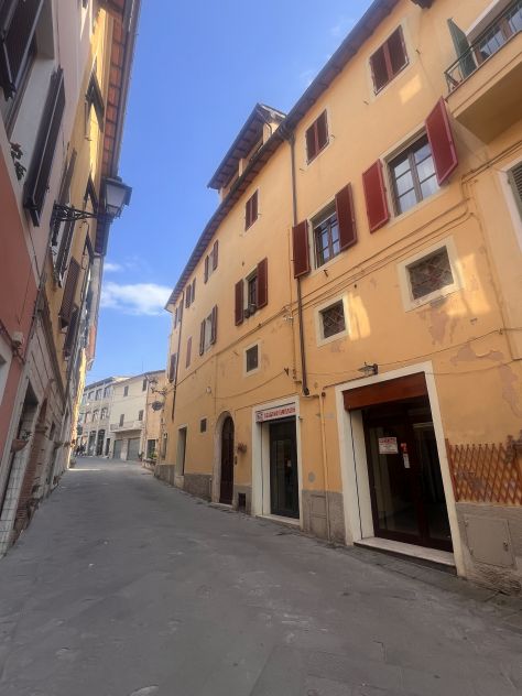 Affittasi fondo commerciale nel Corso di Asciano - Foto 2