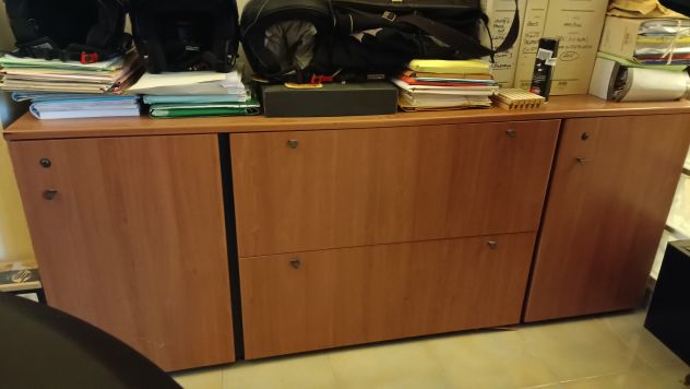 Vendo Scrivania direzionale Styloffice con cassettiera, sedie e mobile basso. - Foto 5