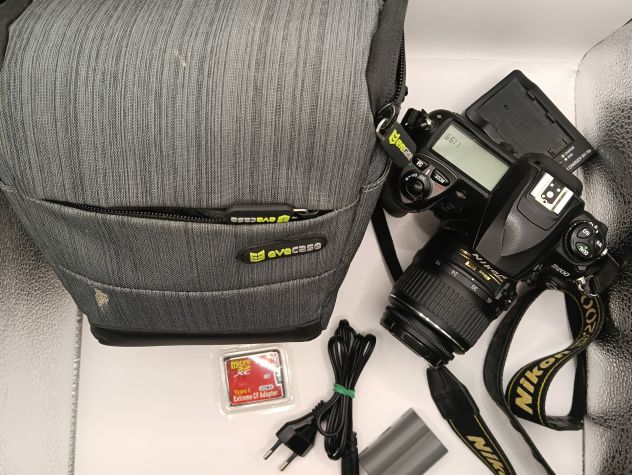 Nikon D200 con obiettivo e accessori - Foto 6
