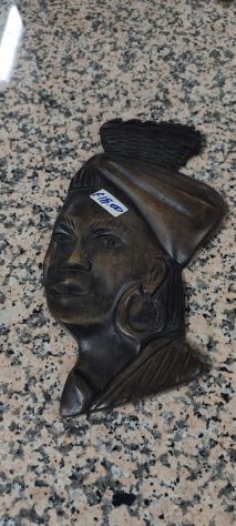 Placca da Parete Intagliata a Mano in Legno Scuro – 25232
