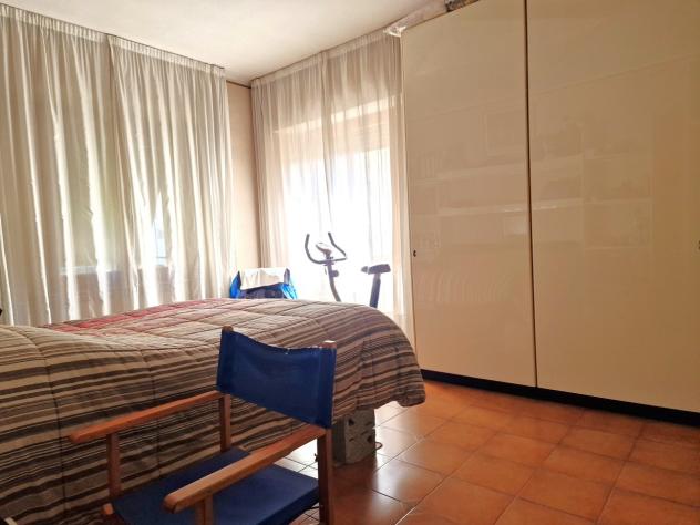 Marina di Massa, centro e a 200 m dal mare, appartamento al primo piano composto da ingresso, sala, cucina, disimpegno, due camere matrimoniali, bagno - Foto 13