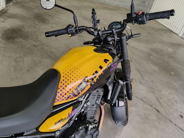 Royal Enfield Guerrilla 450 - Foto 7