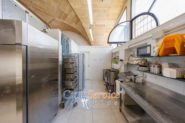 Gallipoli centro – Locale commerciale di 410 mq con attività, in vendita. - Foto 7