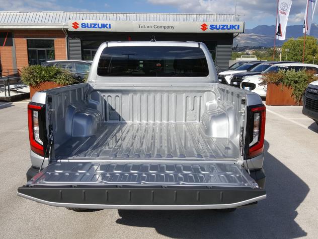 Toyota Hilux 2.8 D-4D 48V 204 CV A/T 4WD DC Mild Hybrid ICON - Foto 8