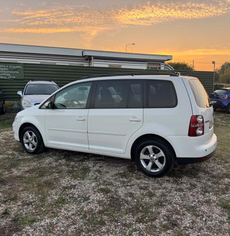 Volkswagen Touran 1.9 TDI 105CV DPF Trendline DSG - Foto 5
